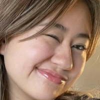 Angie Nguyen Голи