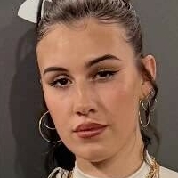 Ава Рей Хирънс Голи