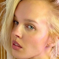 Кристал Лили Голи