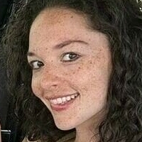 Доктор Ема Хол Голи