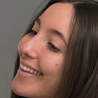 Емили Любек Голи