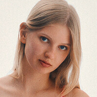 Евелина Голи