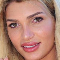 Джулиана Фарфалла Голи