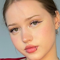 Миа Милкърс Голи