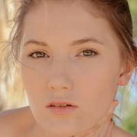 Миа Рийс Голи