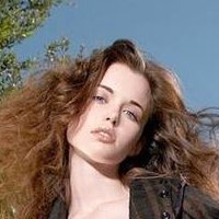 Никол Линклетър Голи