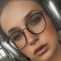 Ника Киберслът Голи