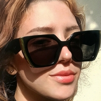 Рейвън Мур Голи