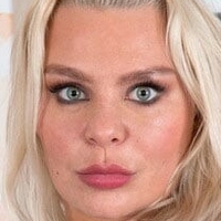 Шакира Голи