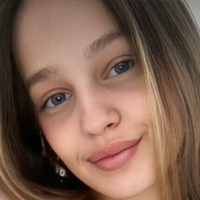 свити поли Голи