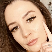Палавата Праскова Голи