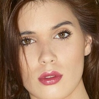 Виктория Пърл Голи